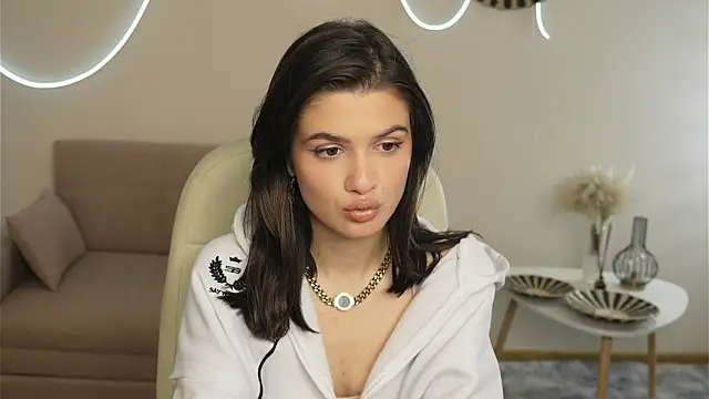 Snapshot of CathrynCovil chatting on 03.21.25 CathrynCovil online show from 03.21.25