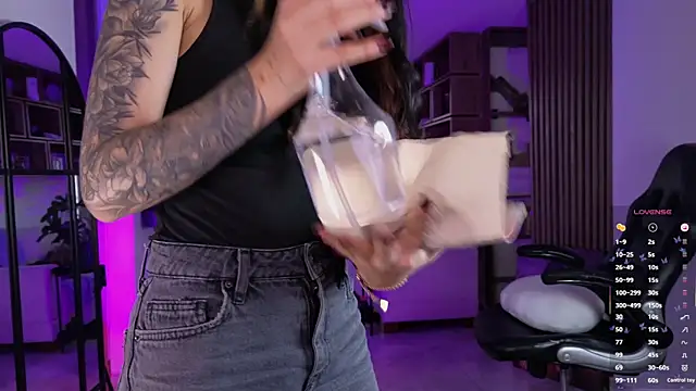 Saraa Desiree online show from 04.16.26