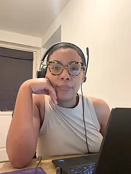 Melia Rayne online show from 11.28.25