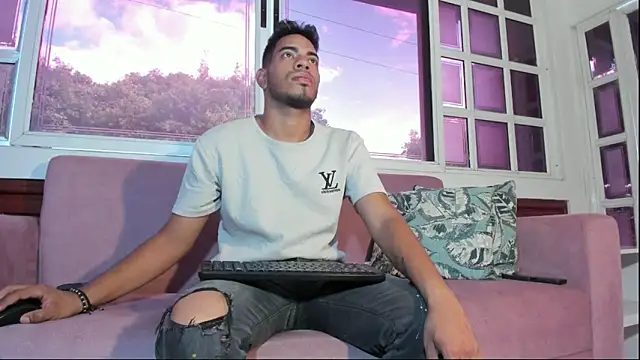 Snapshot of ETHAN_DRAVEN chatting on 09.15.25 ETHAN DRAVEN online show from 09.15.25