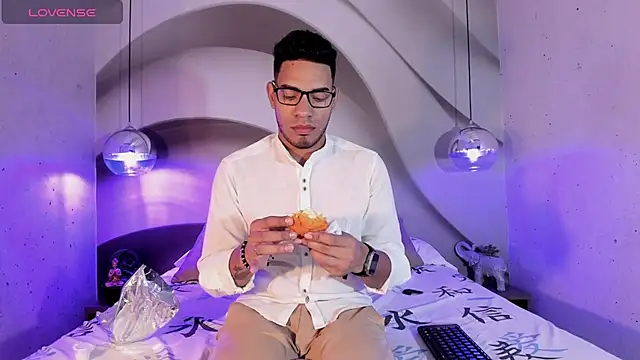 Snapshot of ETHAN_DRAVEN chatting on 09.23.25 ETHAN DRAVEN online show from 09.23.25