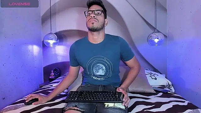 Snapshot of ETHAN_DRAVEN chatting on 09.30.25 ETHAN DRAVEN online show from 09.30.25