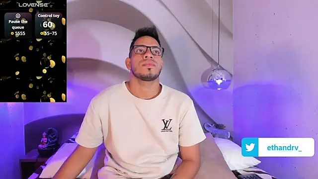 Snapshot of ETHAN_DRAVEN chatting on 10.21.25 ETHAN DRAVEN online show from 10.21.25