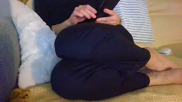 Snapshot of Valentinette chatting on 11.22.25 Valentinette online show from 11.22.25