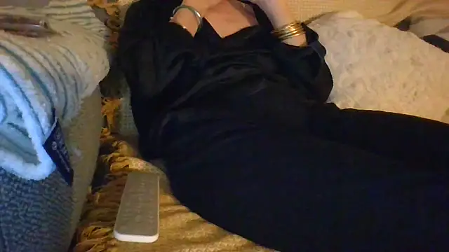 Snapshot of Valentinette chatting on 11.24.25 Valentinette online show from 11.24.25