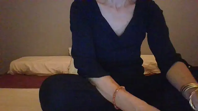 Snapshot of Valentinette chatting on 11.29.25 Valentinette online show from 11.29.25