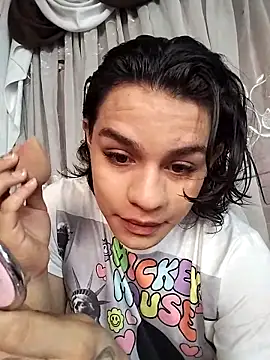 Snapshot of Moonroxe_ chatting on 03.04.25 Moonroxe online show from 03.04.25