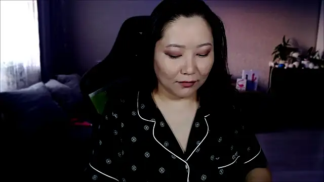 LisaAsianFlower online show from 03.17.25