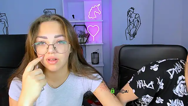 kiki swan online show from 09.25.25