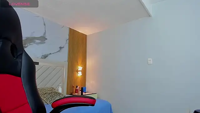 Snapshot of lisa_prescot chatting on 10.09.25 lisa prescot online show from 10.09.25