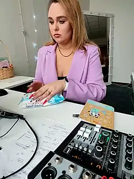 Juicy PeachLux online show from 03.14.25