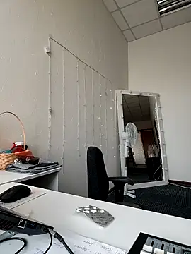 Juicy PeachLux online show from 10.09.25