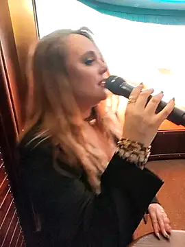 Juicy PeachLux online show from 11.01.25