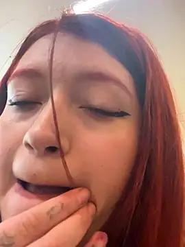 Karina Leon online show from 12.16.25