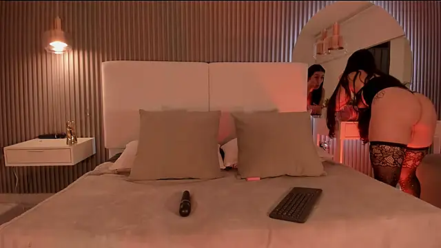 Zoewhitte online show from 11.25.25