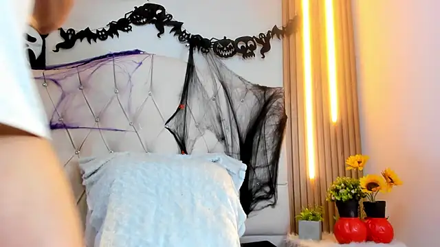 Alexa Bravva online show from 10.28.25