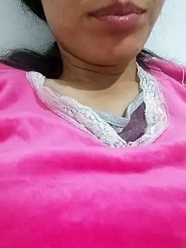 Snapshot of saraaxx1 chatting on 11.25.25 saraaxx1 online show from 11.25.25