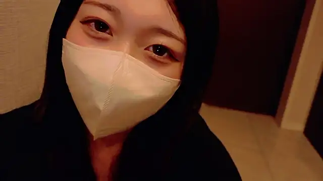 Snapshot of Rodrigues_Lucas chatting on 11.17.25 Rodrigues Lucas online show from 11.17.25