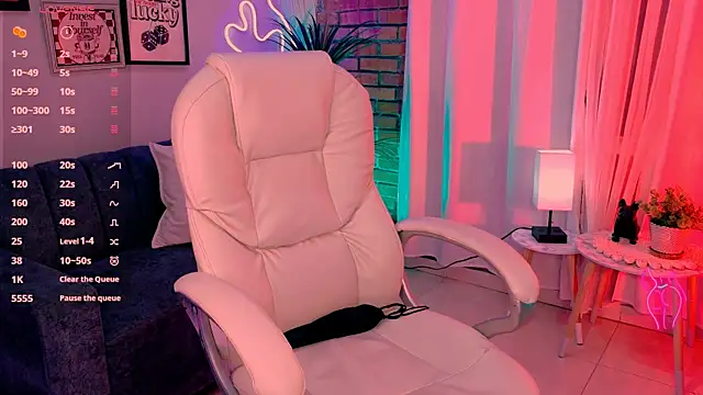 Snapshot of beautifulchleo chatting on 10.01.25 beautifulchleo online show from 10.01.25