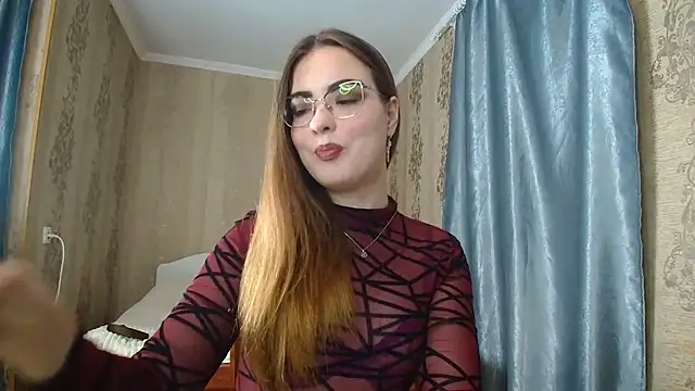 Snapshot of Leila_Kissyu chatting on 11.13.25 Leila Kissyu online show from 11.13.25