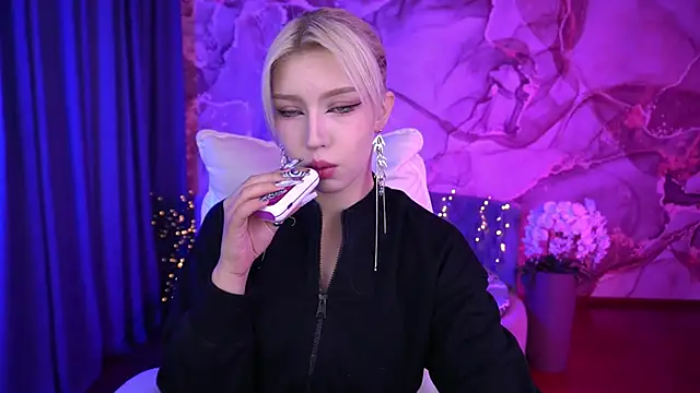 SelenaIris online show from 10.03.25