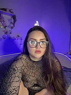 MiraLuccian online show from 10.09.25