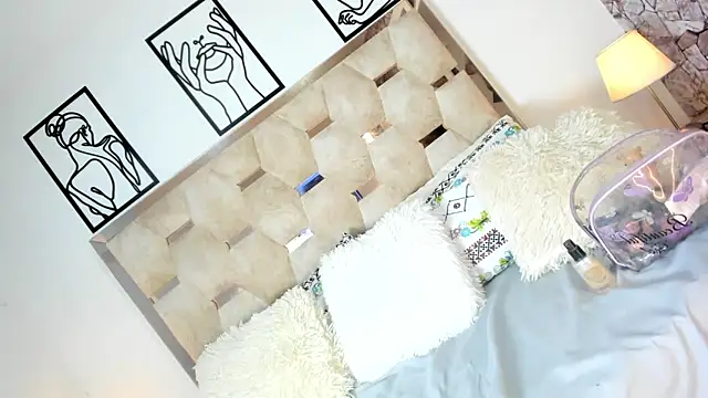 Small Hot19 online show from 09.09.25