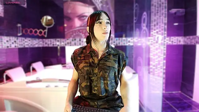 Small Hot19 online show from 12.03.25