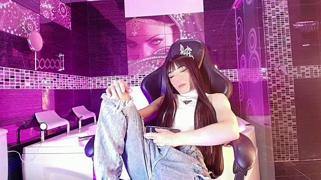 Small Hot19 online show from 05.31.26