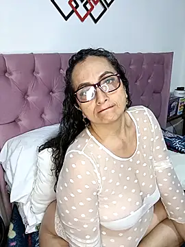 Snapshot of AlessandraLeroy chatting on 09.12.25 AlessandraLeroy online show from 09.12.25