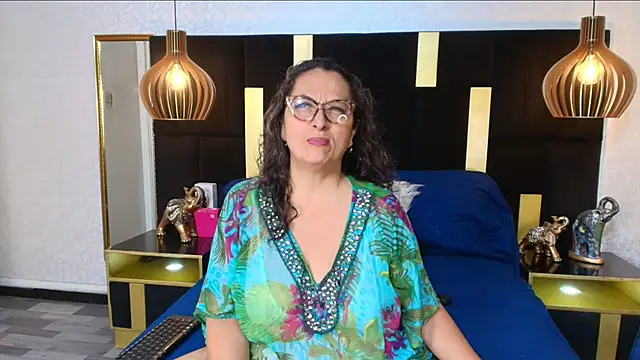 Snapshot of AlessandraLeroy chatting on 10.19.25 AlessandraLeroy online show from 10.19.25