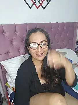 Snapshot of AlessandraLeroy chatting on 11.13.25 AlessandraLeroy online show from 11.13.25