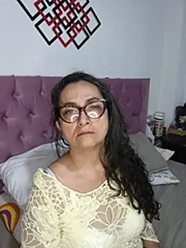 Snapshot of AlessandraLeroy chatting on 11.22.25 AlessandraLeroy online show from 11.22.25