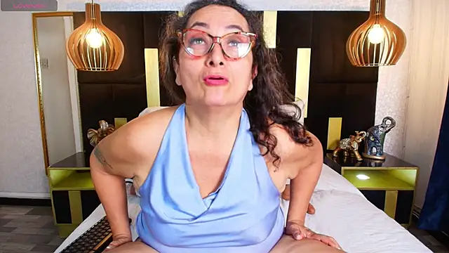 Snapshot of AlessandraLeroy chatting on 11.22.25 AlessandraLeroy online show from 11.22.25