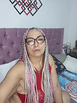 Snapshot of AlessandraLeroy chatting on 11.26.25 AlessandraLeroy online show from 11.26.25