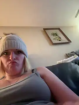 Snapshot of KITTYBOOBOOFUXX chatting on 02.02.26 KITTYBOOBOOFUXX online show from 02.02.26