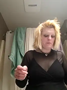 Snapshot of KITTYBOOBOOFUXX chatting on 02.17.26 KITTYBOOBOOFUXX online show from 02.17.26