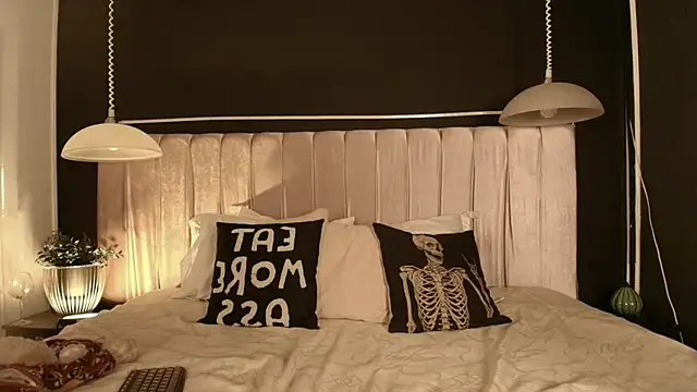 Zhally Dee online show from 11.10.25