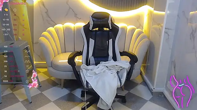 Snapshot of _wendy_b chatting on 10.10.25 wendy b online show from 10.10.25