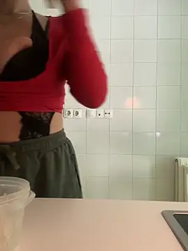 Hannah Kiim online show from 04.03.26