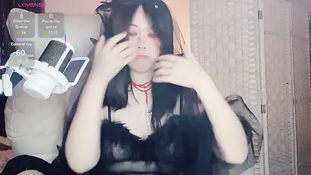 Snapshot of Cocobee chatting on 10.25.25 Cocobee online show from 10.25.25