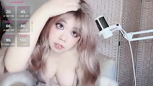 Snapshot of Cocobee chatting on 12.02.25 Cocobee online show from 12.02.25