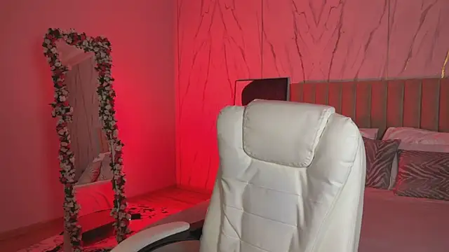  Vikky Moon  online show from 11.29.25