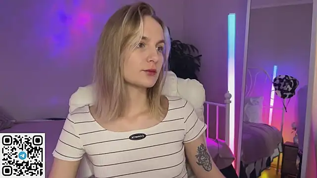 Snapshot of _Vikky_Moon_ chatting on 06.20.26 Vikky Moon online show from 06.20.26