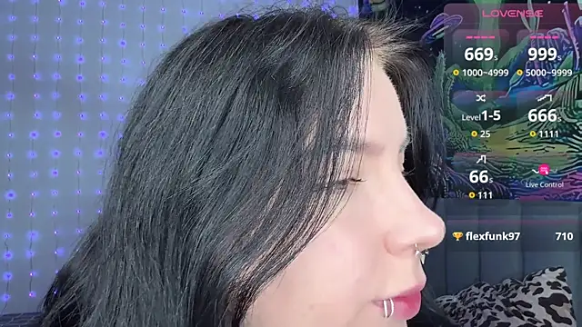 Snapshot of yourvodka chatting on 11.28.25 yourvodka online show from 11.28.25