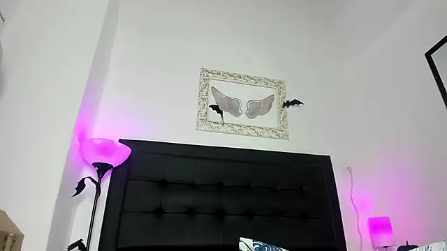 Lola Blondie online show from 10.25.25