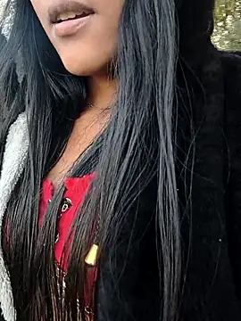 Snapshot of bella_warzon chatting on 10.02.25 bella warzon online show from 10.02.25