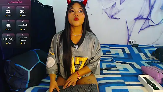 Snapshot of bella_warzon chatting on 10.15.25 bella warzon online show from 10.15.25