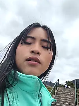 Snapshot of bella_warzon chatting on 10.17.25 bella warzon online show from 10.17.25