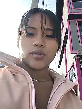 Snapshot of bella_warzon chatting on 10.19.25 bella warzon online show from 10.19.25